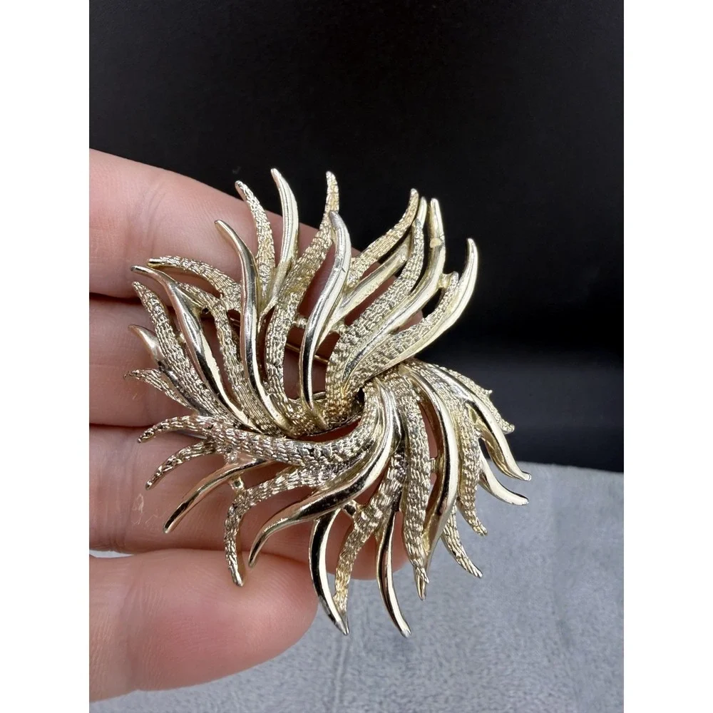 Vintage Brooch Lot Candy Cane Bear Butterfly Fish Bird Basket Christmas‎ Tree
